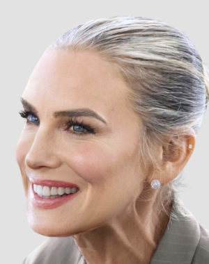 An example of a woman going gray without looking old